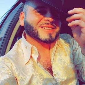 Meet your Posher, Efrain